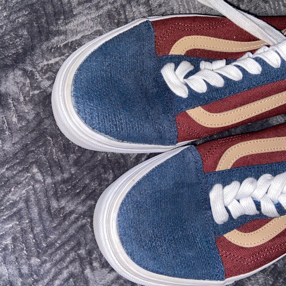 Vans - Picture 3 of 3